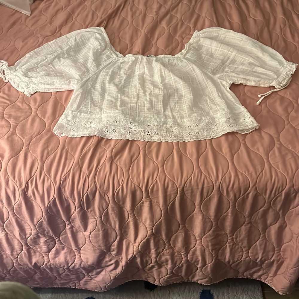 AEO White Puff Sleeve Blouse Size Medium (EUC)